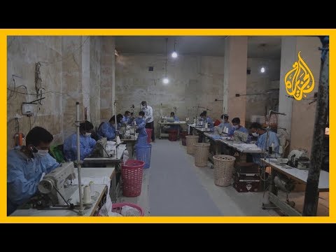 رغم الإمكانات المتواضعة.. ورش لإنتاج الكمامات بالشمال السوري للوقاية من كورونا