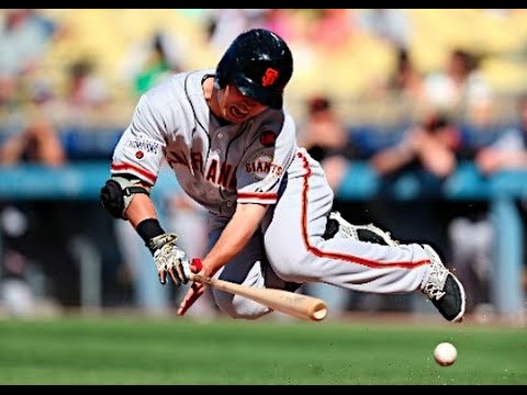 死球直撃！！【MLB】青木宣親、右足首に死球で途中交代　先制ホーム踏むも守備に就けず