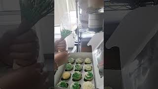 #dinosaur #cupcakes #yummy #delicious #cupcakedecorating #cake #dessert #baking #dinosaurcupcakes 🦖🧁