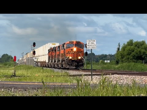 70 mph BNSF Z train flying east ( Z-SBDWSP )!! BNSF Transcon: Marceline sub..7/12/25