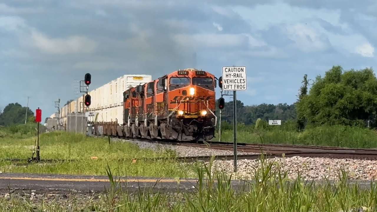 70 mph BNSF Z train flying east ( Z-SBDWSP )!! BNSF Transcon: Marceline sub..7/12/25