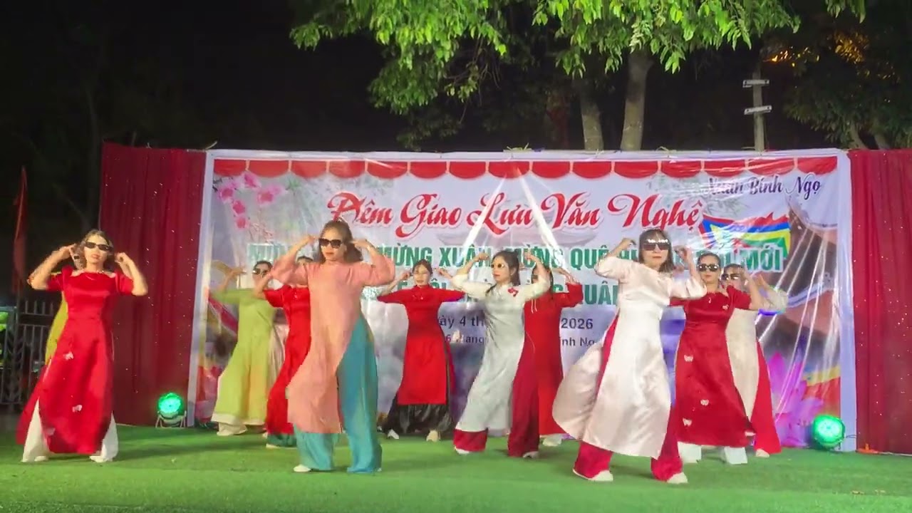 Gieo quẻ phiên bản lỗi của chị em clb khiêu vũ Sơn Ca