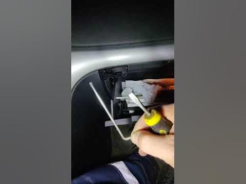 Skoda yeti как снять бардачок