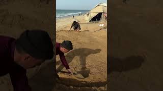 Download Lagu ‘Welcome Ramadan’ sculpted into sand on Gaza beach MP3