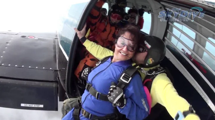 Julie Hooper's Tandem skydive!