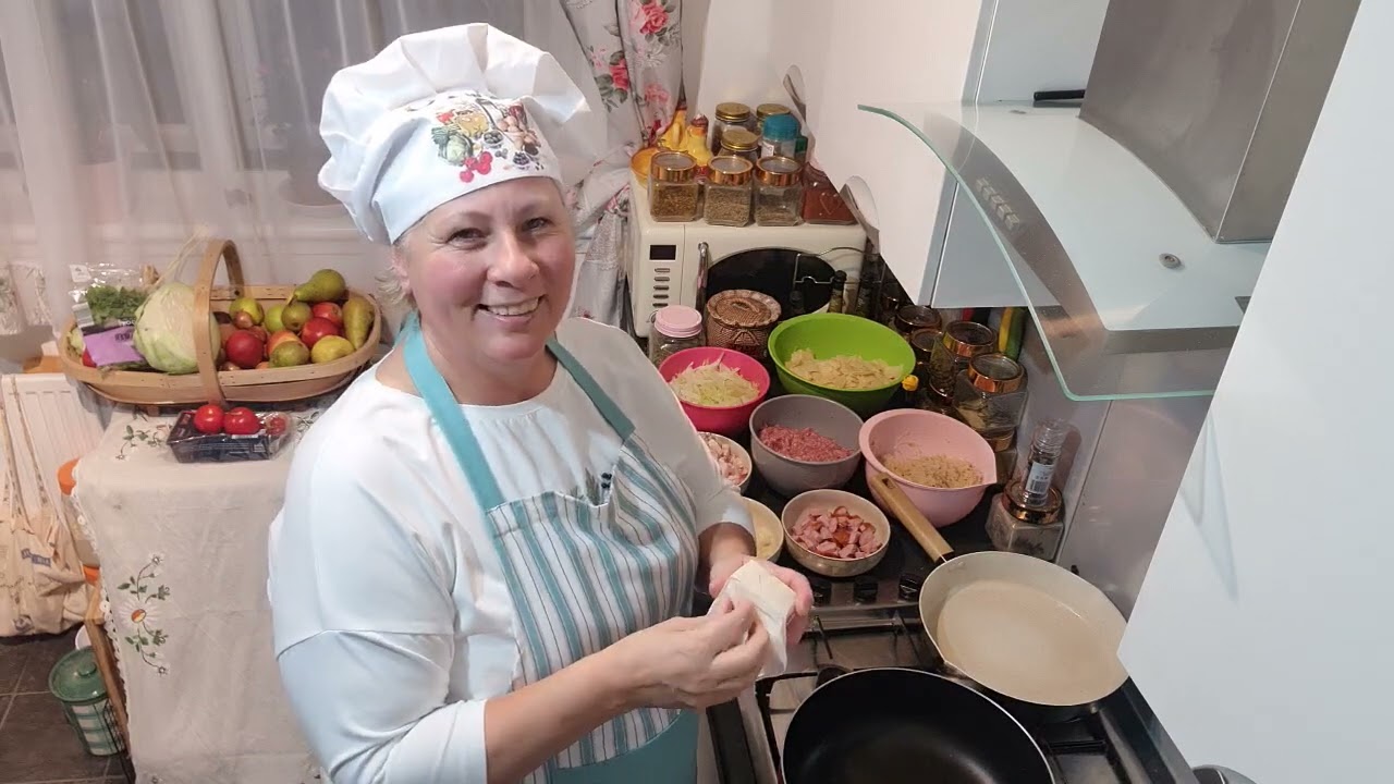 Łazanki z kapustą kiszoną , mięsem mielonym i kiełbasą