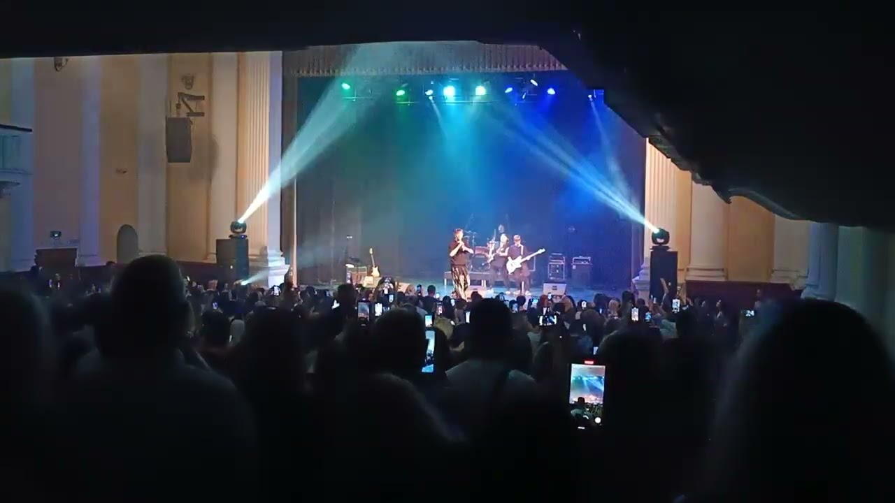 Drevo - смарагдове небо