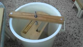 Μελιτοεξαγωγέας DIY (Honey extractor)