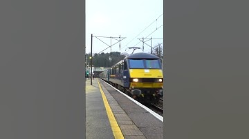 Class 90034 & Class 67005 