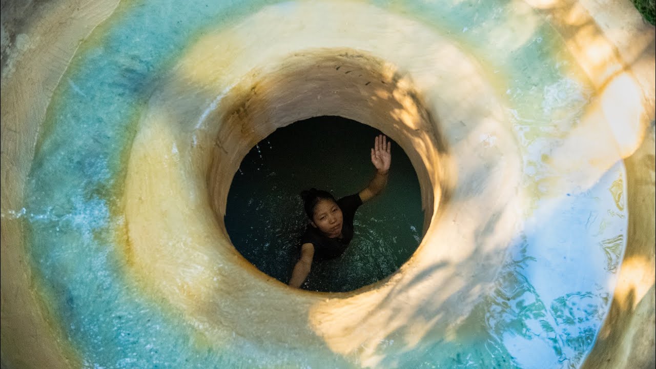 Photo inspiration: Girl Living Off Grid Build A Round Deep Hole Underground Photo Inspiration
