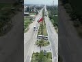 Hatay'da kavşağa düşen Türk bayrağını yoldan geçen sürücüler kaldırdı