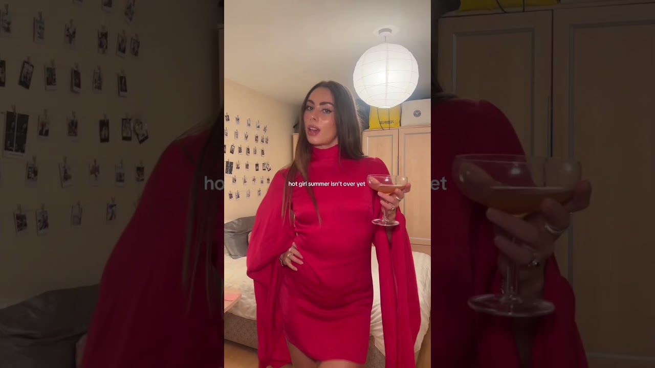 Лето для горячих девушек еще не закончилось… 