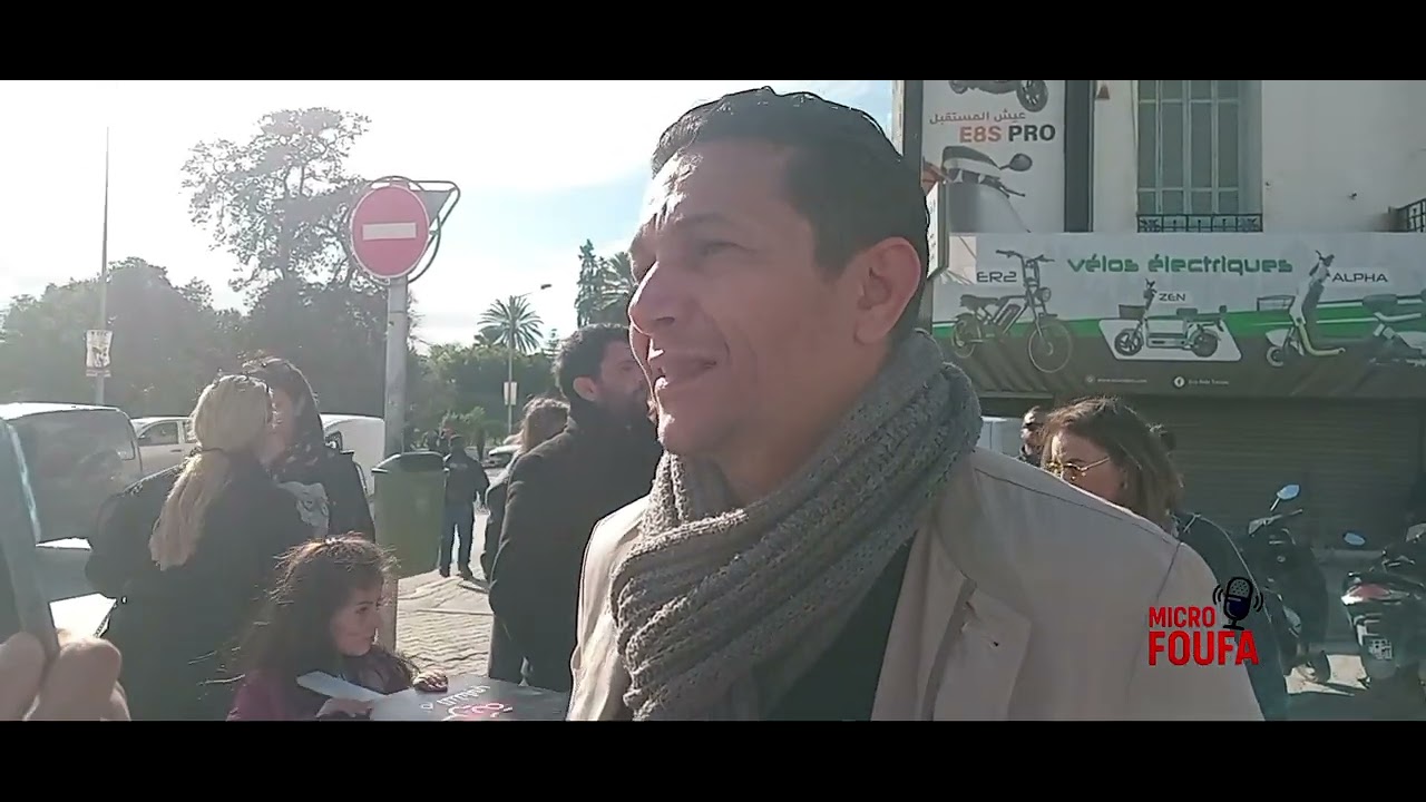 يحتجون بالورد و القفة للمطالبة باطلاق سراح المعتقلين السياسين🇹🇳