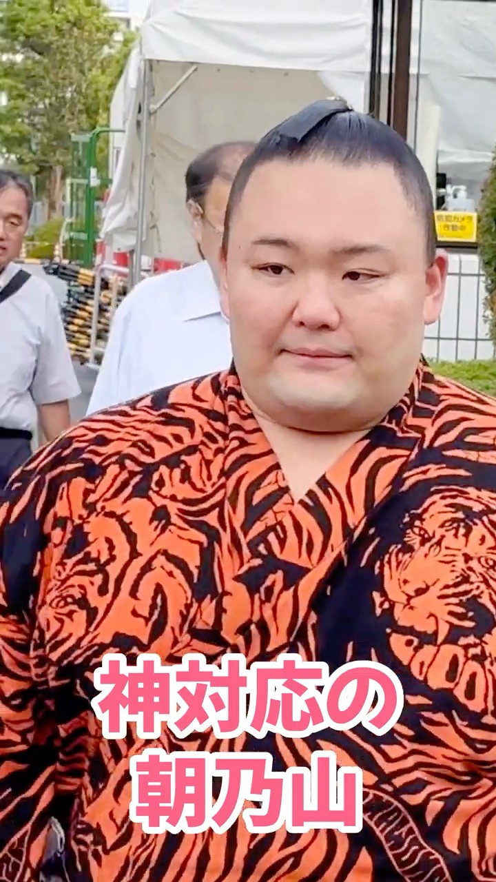 神対応の朝乃山 大相撲九月場所 Asanoyama Sumo September Venue - YouTube