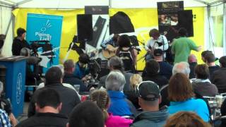Piping Live! 2011 - Fred Morrison at the Street Café - Kansas City Hornpipes