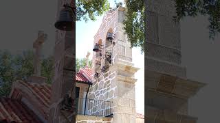 Sinos a tocar para a missa na Capela de São Brás - Guimarães