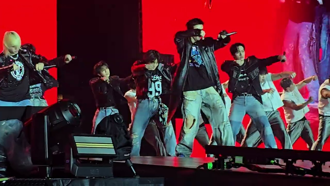 6/19/25 Stray Kids  - MEGAVERSE and Maniac MAMA ver. DominATE Tour NY day2 