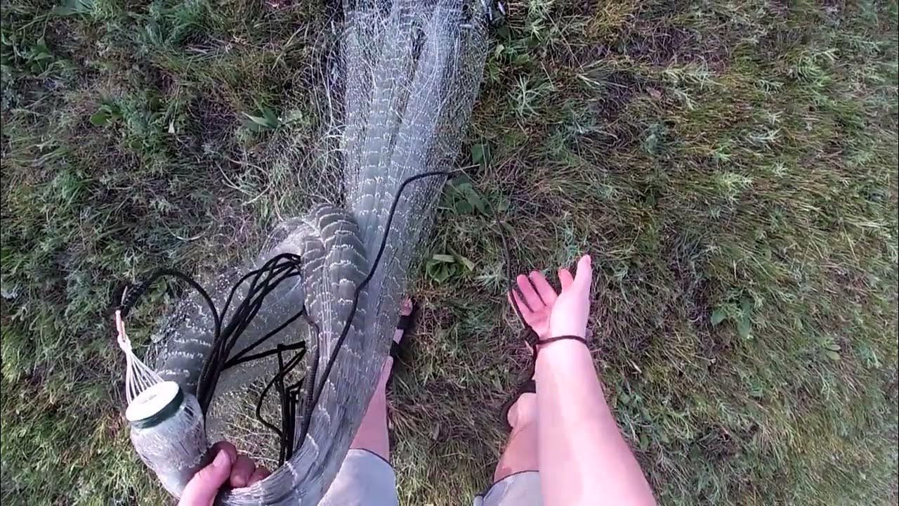 Заброс кастинговой сети с большим кольцом. Парашют кастинговая сеть. Заброс кастинговой сети. Кастинговая сеть как правильно забрасывать. Заброс кастинговой сети без кольца 5 метров.