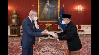 Ambassador Damos Dumoli Agusman presents his credentials to Austrian President A. Van der Bellen