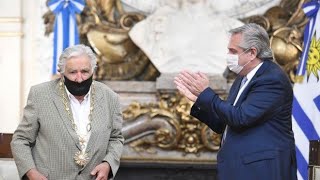 El presidente otorgó la condecoración del Collar de la Orden del Libertador San Martín a Mujica