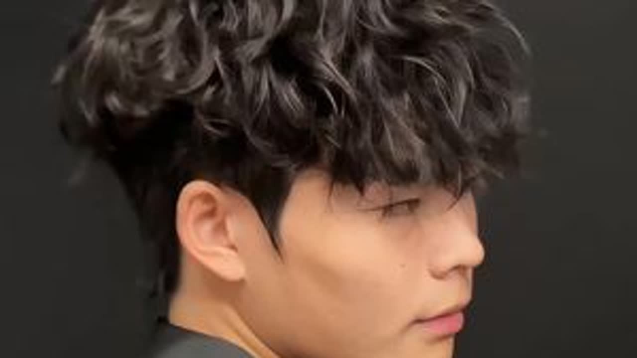 束状羊毛卷 现在还有人不会烫这种发型吗？#束状羊毛卷 #烫发教程 #苏州烫发杨洋