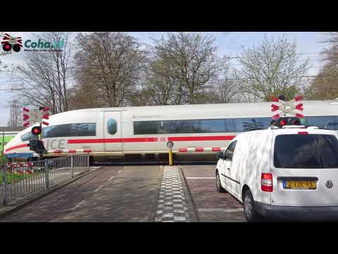 Spoorwegovergang -??4K??- Molenstraat, Vught // Dutch levelcrossing