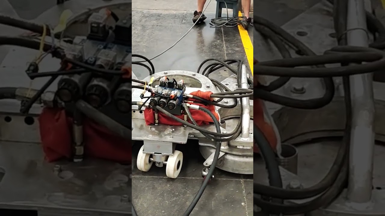 Water blasting robot/Climbing robot