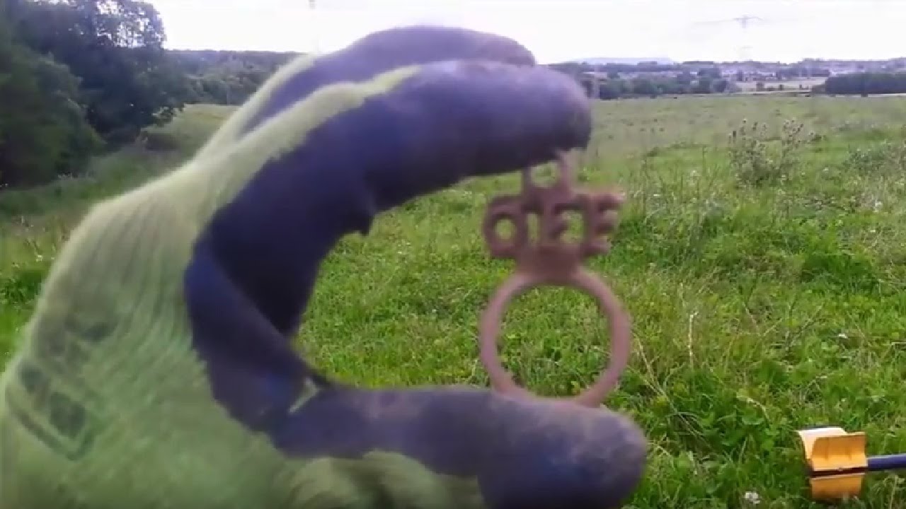 Detecting a Scottish pasture - Keep Off nuggetnoggin metal detecting videos 2017