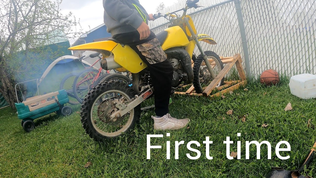 starting my dirt bike for the first time this summer/spring! - YouTube
