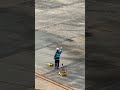 ハンドシグナルで誘導するチョークマン! ANA Airbus A321-211 - Spot in - 大阪国際(伊丹)空港 #Shorts