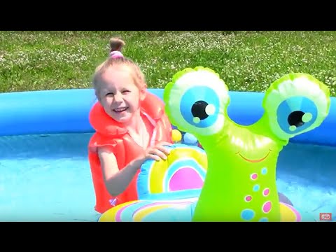 ВЛОГ:Соня, Настя на даче в бассейне!Купальный сезон,надувные игрушки ...