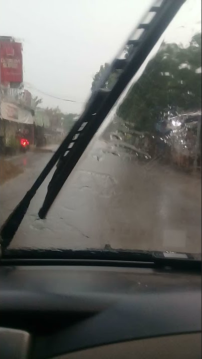 SUASANA BAWA MOBIL AVP DI SAAT HUJAN