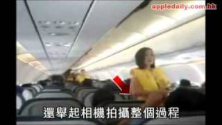蘋果日報 - 20101003 - 空姐大跳勁舞示範穿救生衣