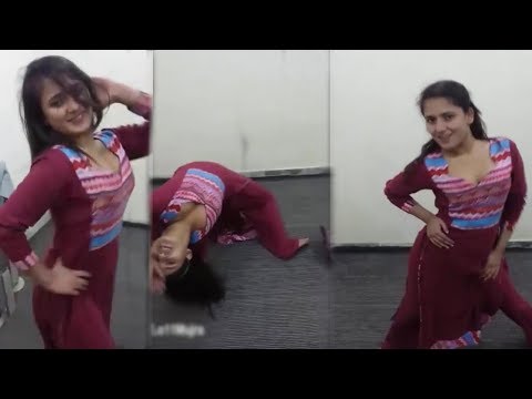 larki-ne-kia-thamka-lagaye-maza-aa-gaya-|-girl-dancing-at-home-video-gone-viral-on-social-media