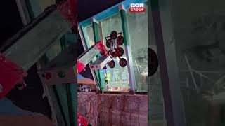 Seamless Lifting featuring Tracked Carrier, UNIC URW-245 Spider Crane and Glass Manipulator Head