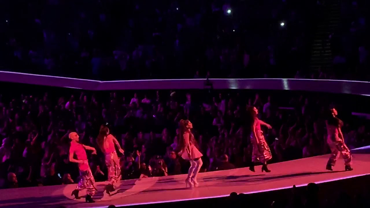 Ariana Grande - Side To Side (Sweetener Tour)