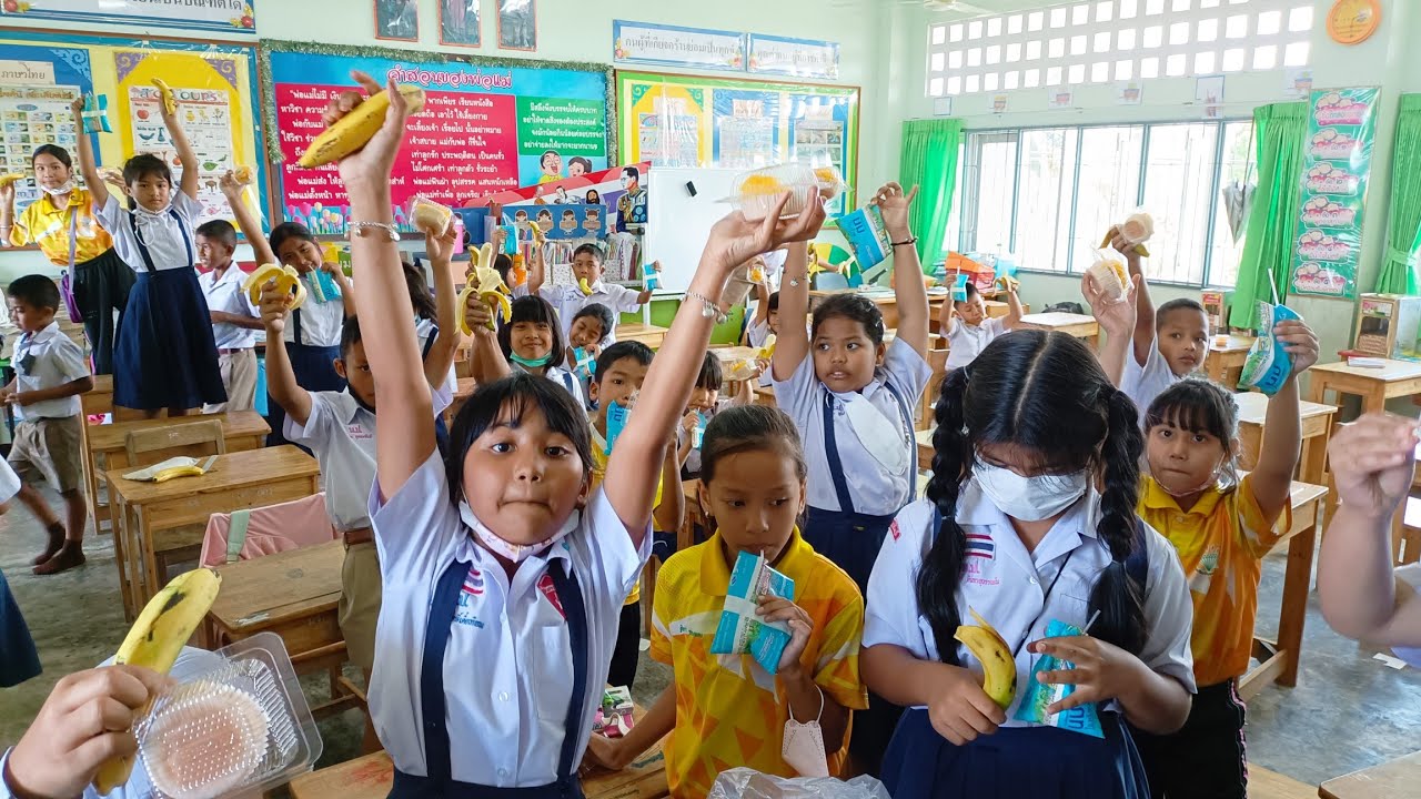 ดอกไม้ที่เบิกบาน นักเรียนชั้นประถมศึกษาปีที่ 3/6 โรงเรียนนิบงชนูปถัมภ์ จ.ยะลา        