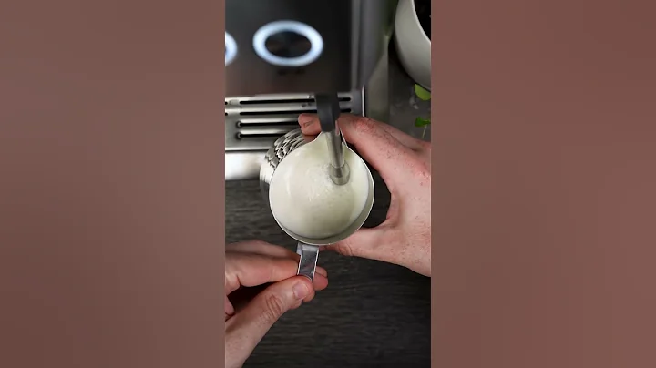 How to steam milk (no cuts) #barista #coffee #goldenbrowncoffee #steaming #milk #espresso