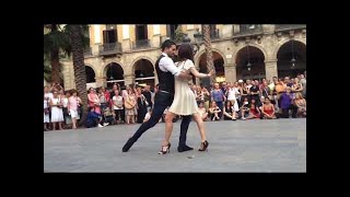 町中で踊ってるダンサーのタンゴが芸術的で美しい #2 社交ダンス [スペイン] Tango Barcelona