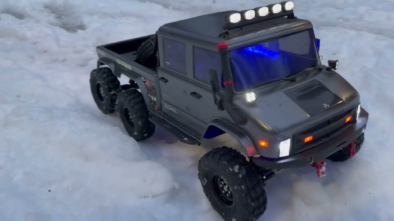 AXIAL SCX10 II Unimog UMG10: Snow Run #axialrc #axial