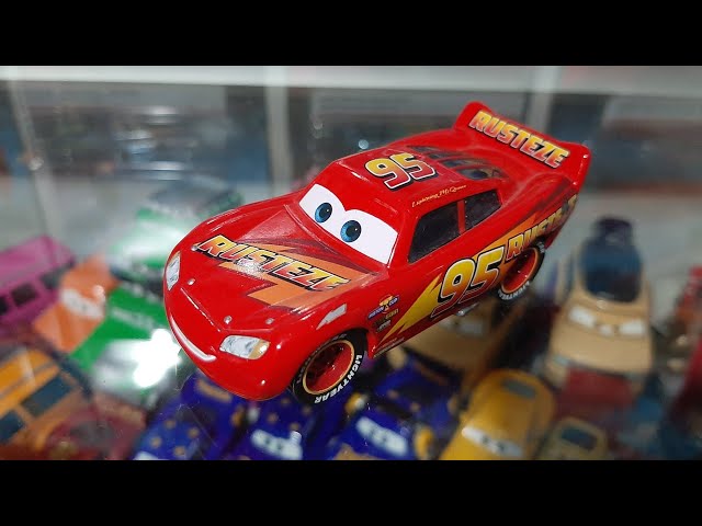 Dan the Pixar Fan: Cars 3: Rust-Eze Racing Center Lightning
