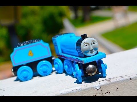 Thomas & Friends GORDON Wooden Railway Toy Train Tank Engine Review By Mattel Fisher Price