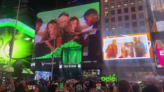 Shakira “Hips Don’t Lie” Live  Times Square