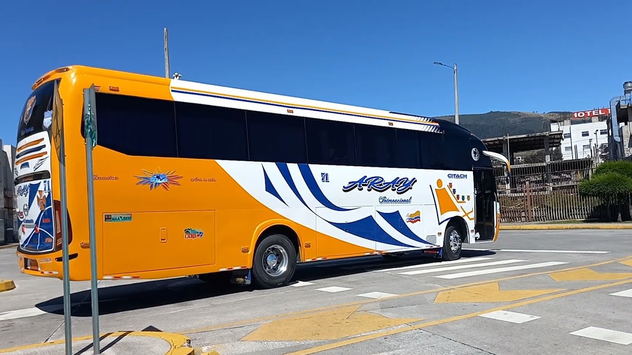Buses En EL TERMiNAL Quitumbe