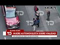 Muere conductor de aplicación dentro de su auto sobre Bucareli; pasajera pidió auxilio
