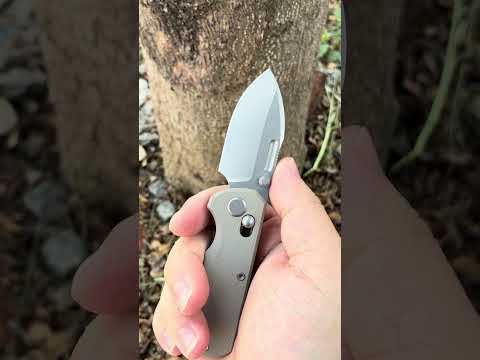 G10 handle and Stonewash Bohler M390 blade. Belluf GEO2508F.