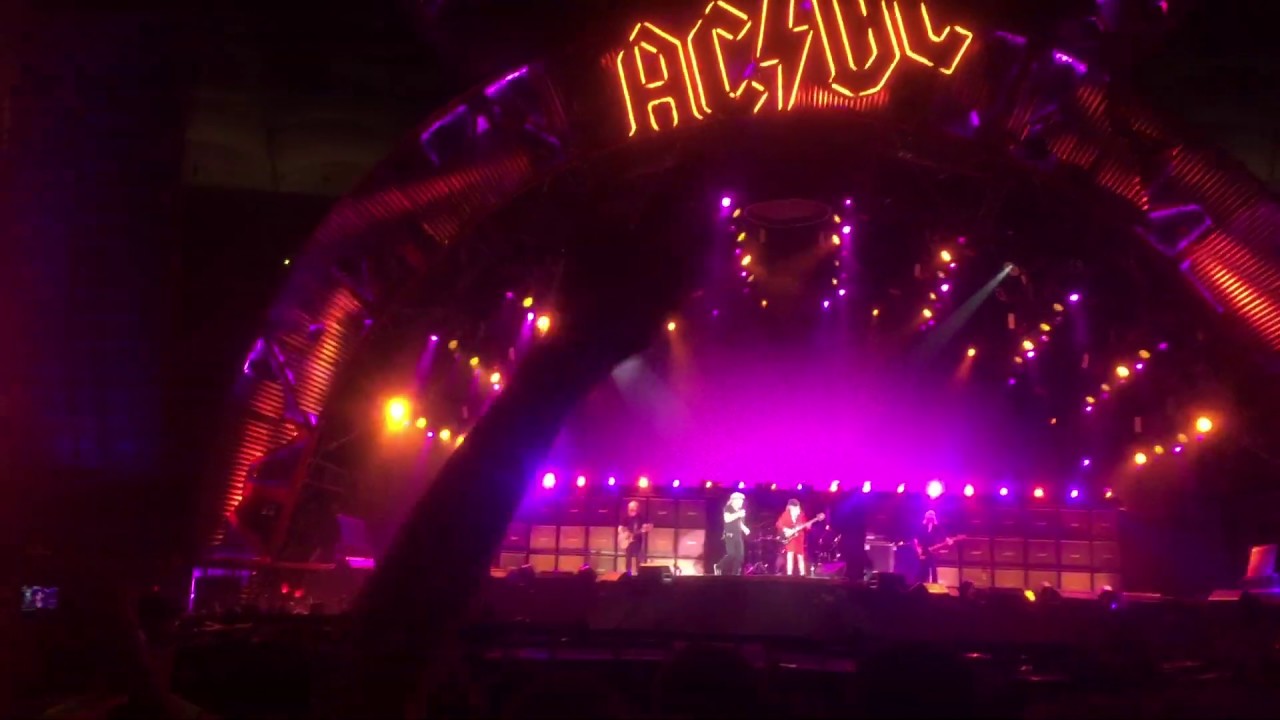 AC/DC live - Angus solo (Warsaw 2015) Rock or Bust AC/DC Tour. - YouTube