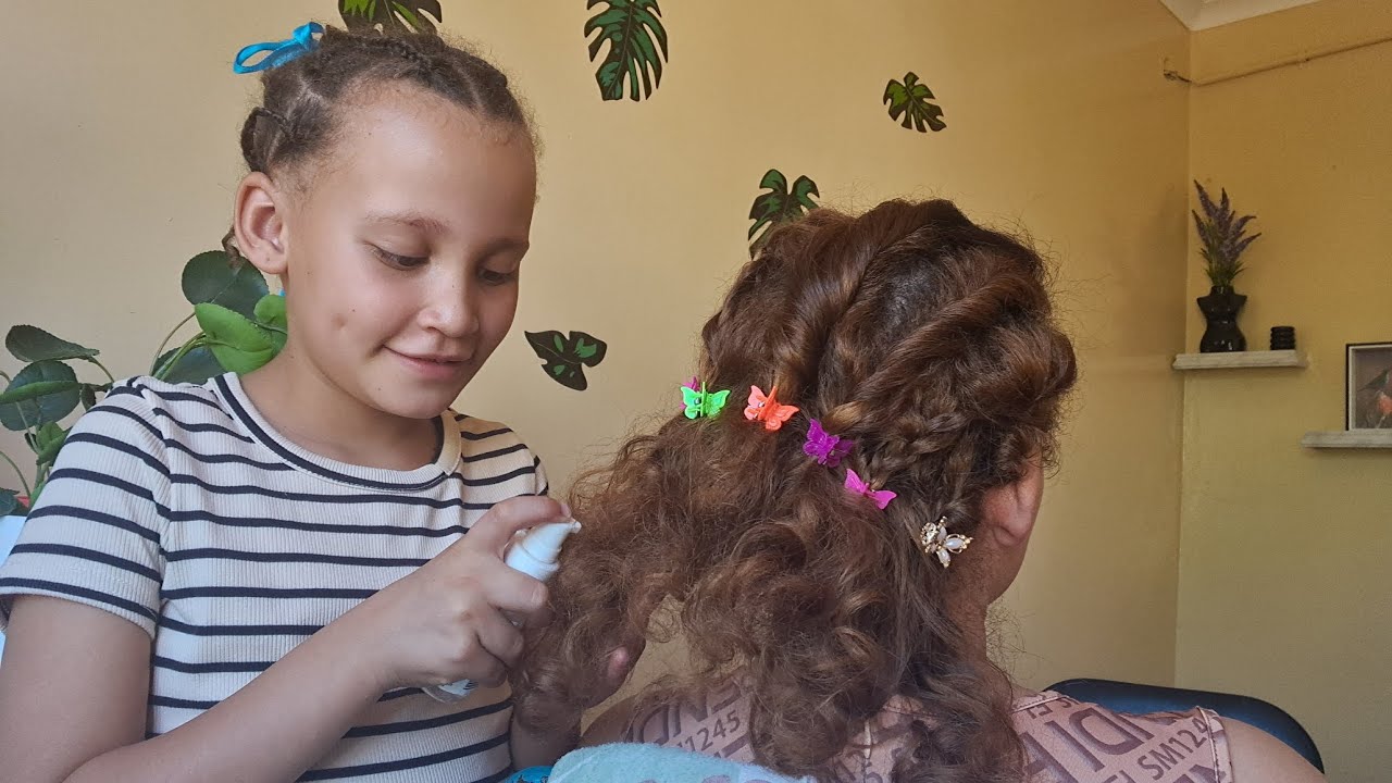 My 9 year old daughter does my makeup and hair// Relaxing combing and makeup application //#makeup