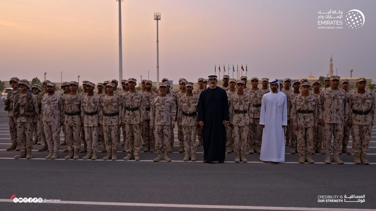 خالد بن محمد بن زايد يشهد عروضا تخصصية لمجندي الدفعة الـ 22 من منتسبي الخدمة الوطنية في مركز تدريب س