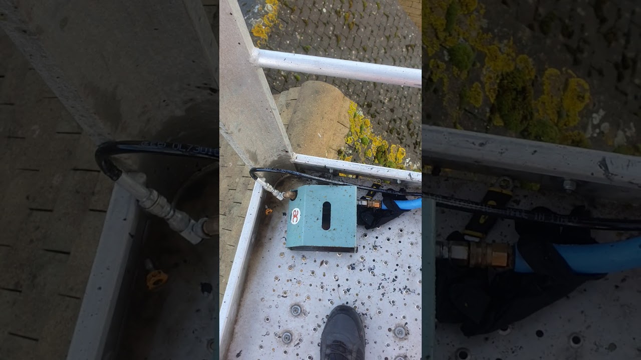 ROOF CLEANING KIT - Steamy action with both hands free to hold the pole!